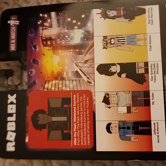 ROBLOX FIGURE - Picture 2 of 2